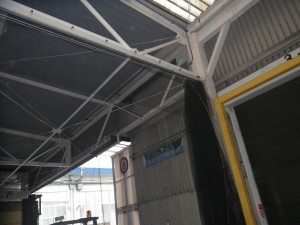 食品工場の防鳥ネットを用いたハト対策｜加古川市スライダー3