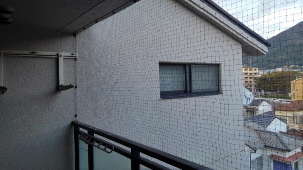 マンションの防鳥ネット設置工事｜京都市山科区スライダー3