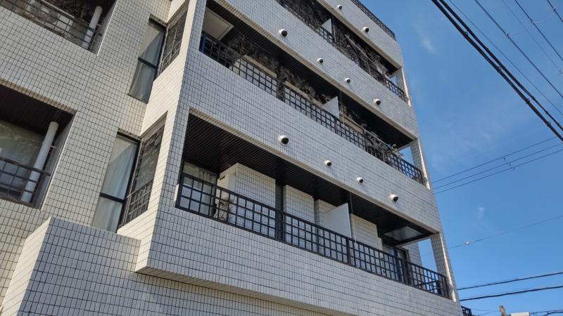 賃貸マンションの防鳥ネット設置工事｜京都市北区スライダー5
