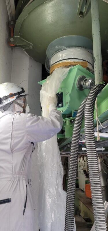 (食の安全のために）製粉所の貯蔵タンク清掃｜兵庫県神戸市スライダー3