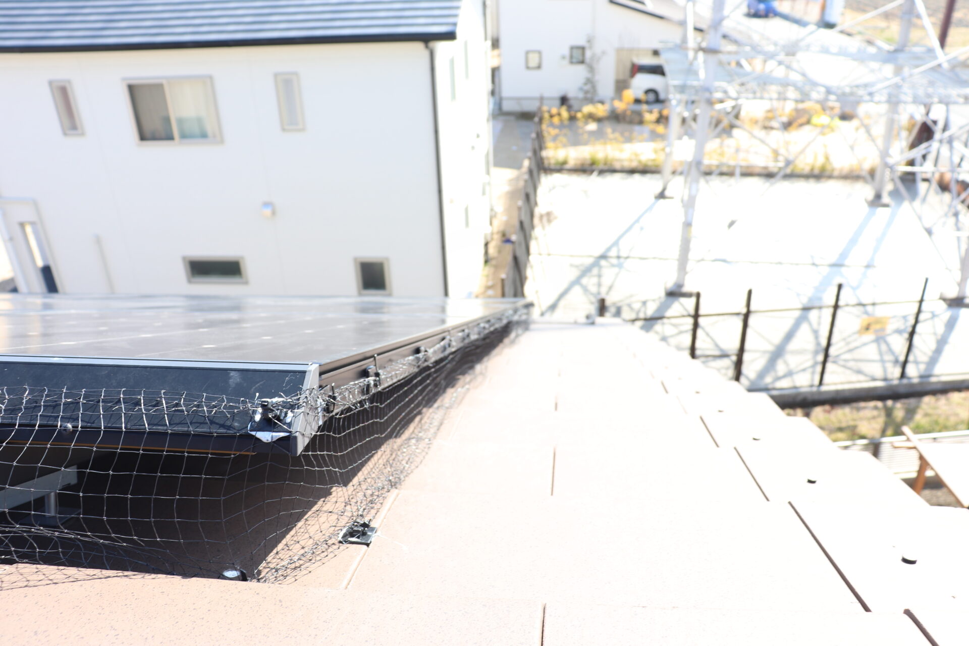 [鳥対策]太陽光パネル　防鳥ネット設置(奈良県）スライダー6