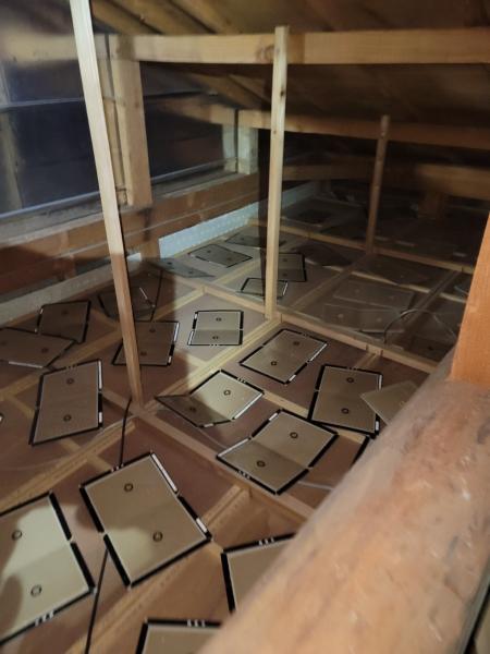 ネズミ対策　天井裏捕獲粘着板設置作業｜京都市北区スライダー4