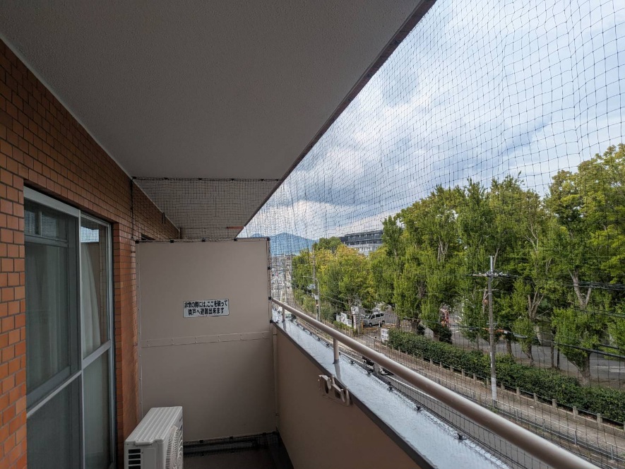 分譲マンションのバルコニー防鳥工事｜京都市右京区 イメージ