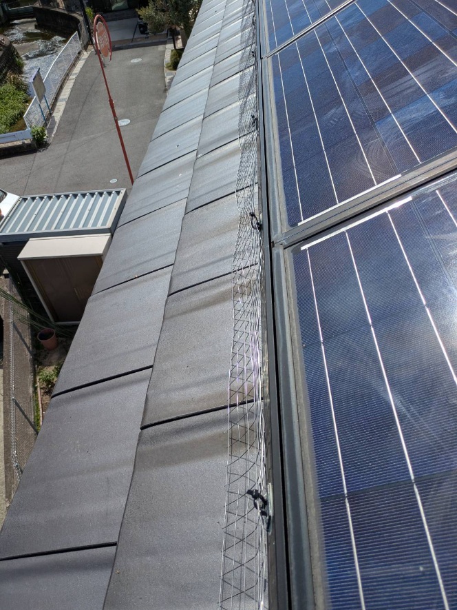 太陽光パネル防鳥工事｜滋賀県守山市スライダー2