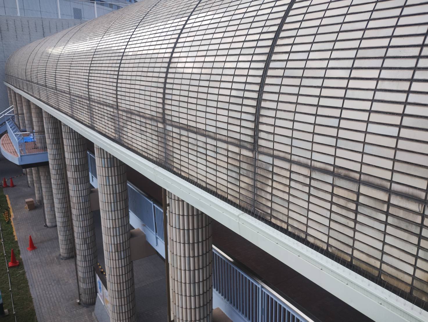 公共施設の防鳥工事/兵庫県神戸市スライダー2