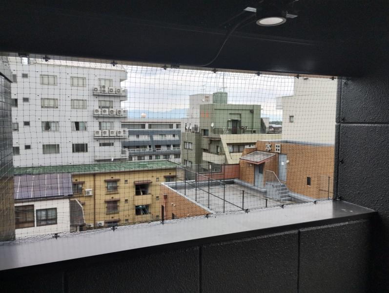 マンション階段部の防鳥工事｜滋賀県大津市スライダー4