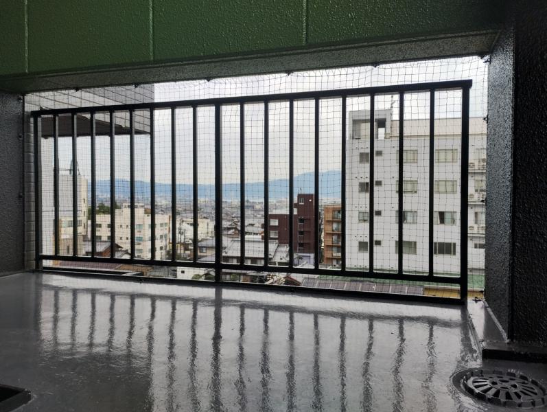 マンション階段部の防鳥工事｜滋賀県大津市スライダー2