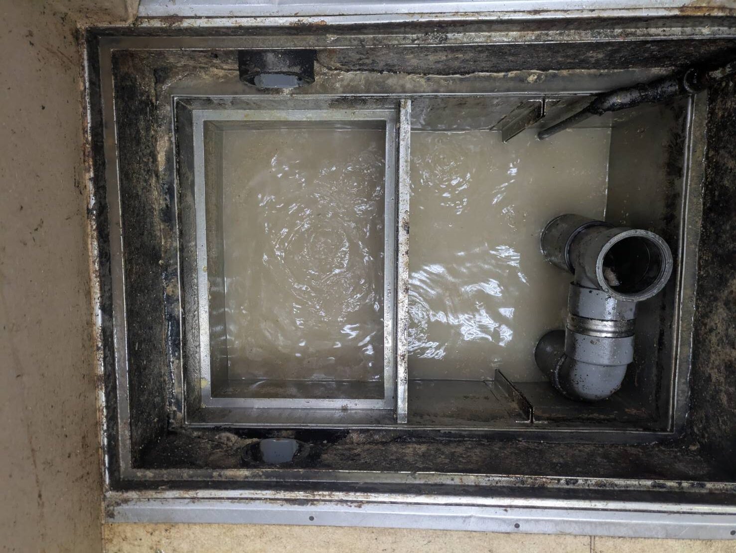 施設内厨房コバエ対策作業/京都府京都市西京区スライダー2