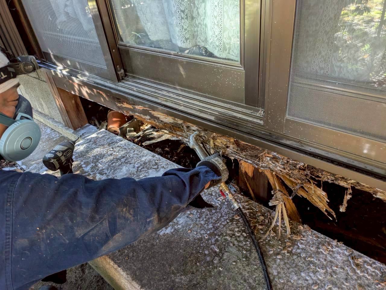 シロアリ防除作業/京都府長岡京市スライダー3