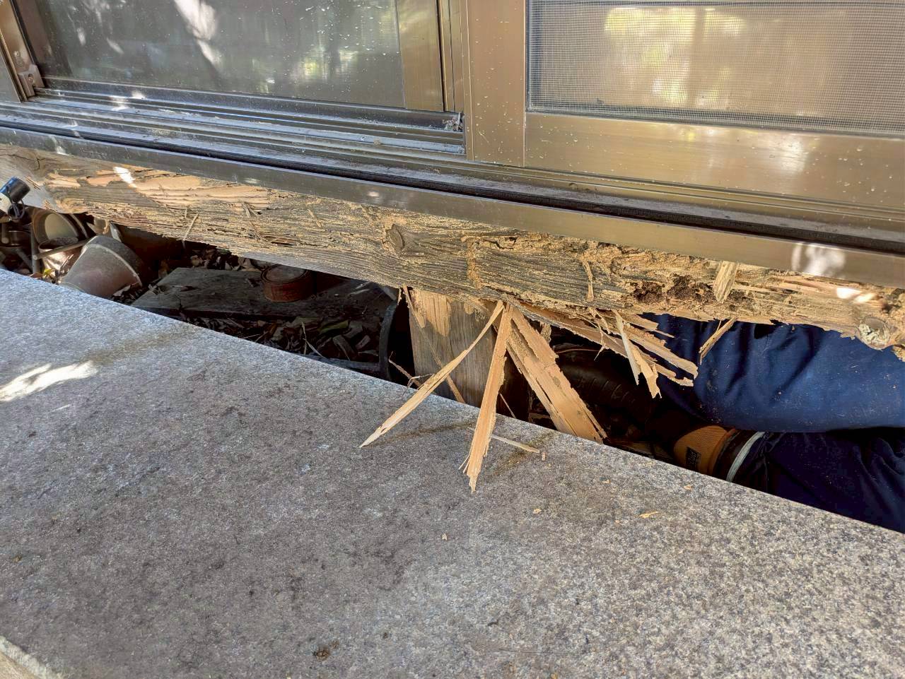 シロアリ防除作業/京都府長岡京市スライダー2