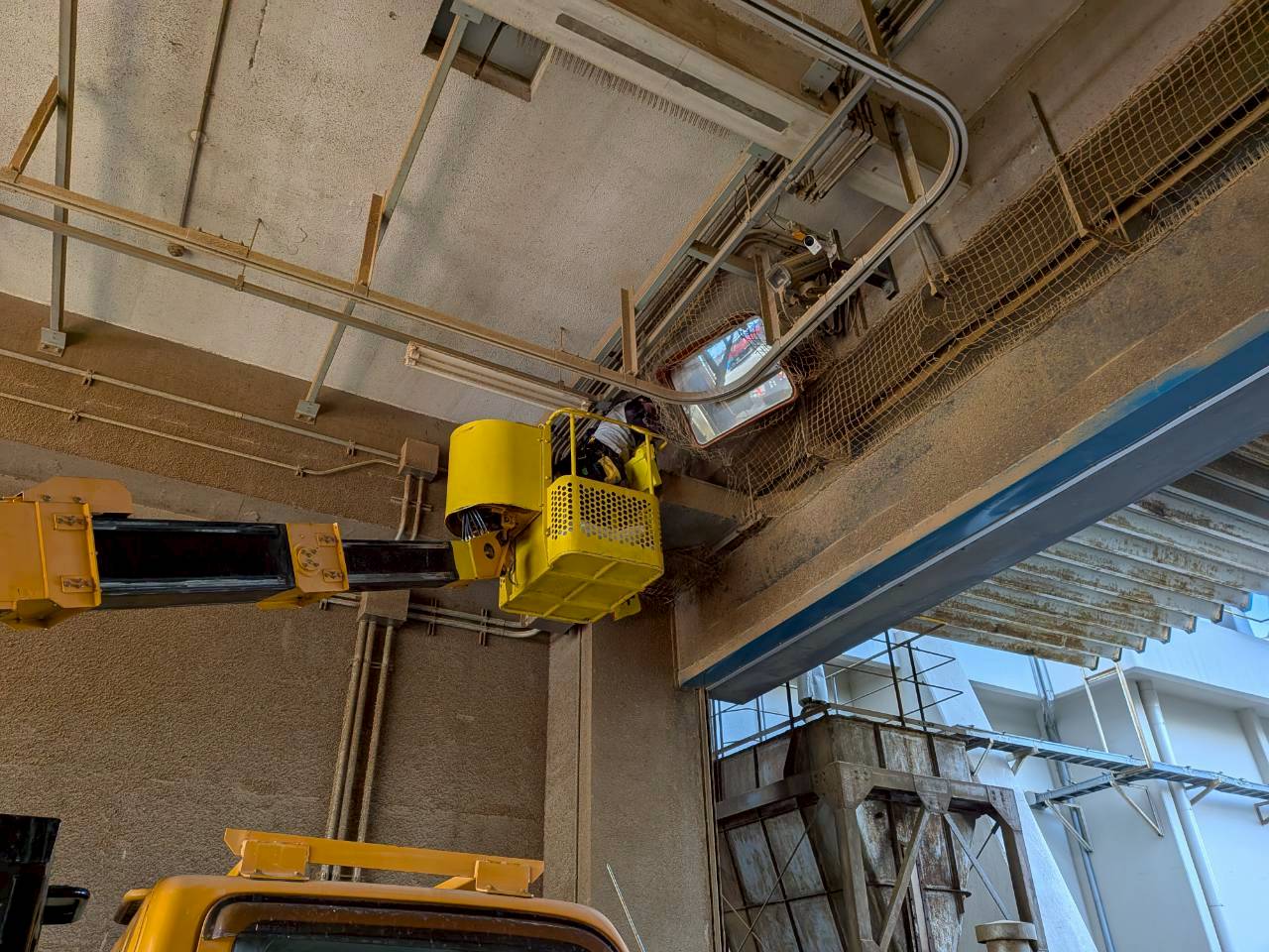 某食品メーカー防鳥ネット張り替え及び補修作業/兵庫県神戸市スライダー2