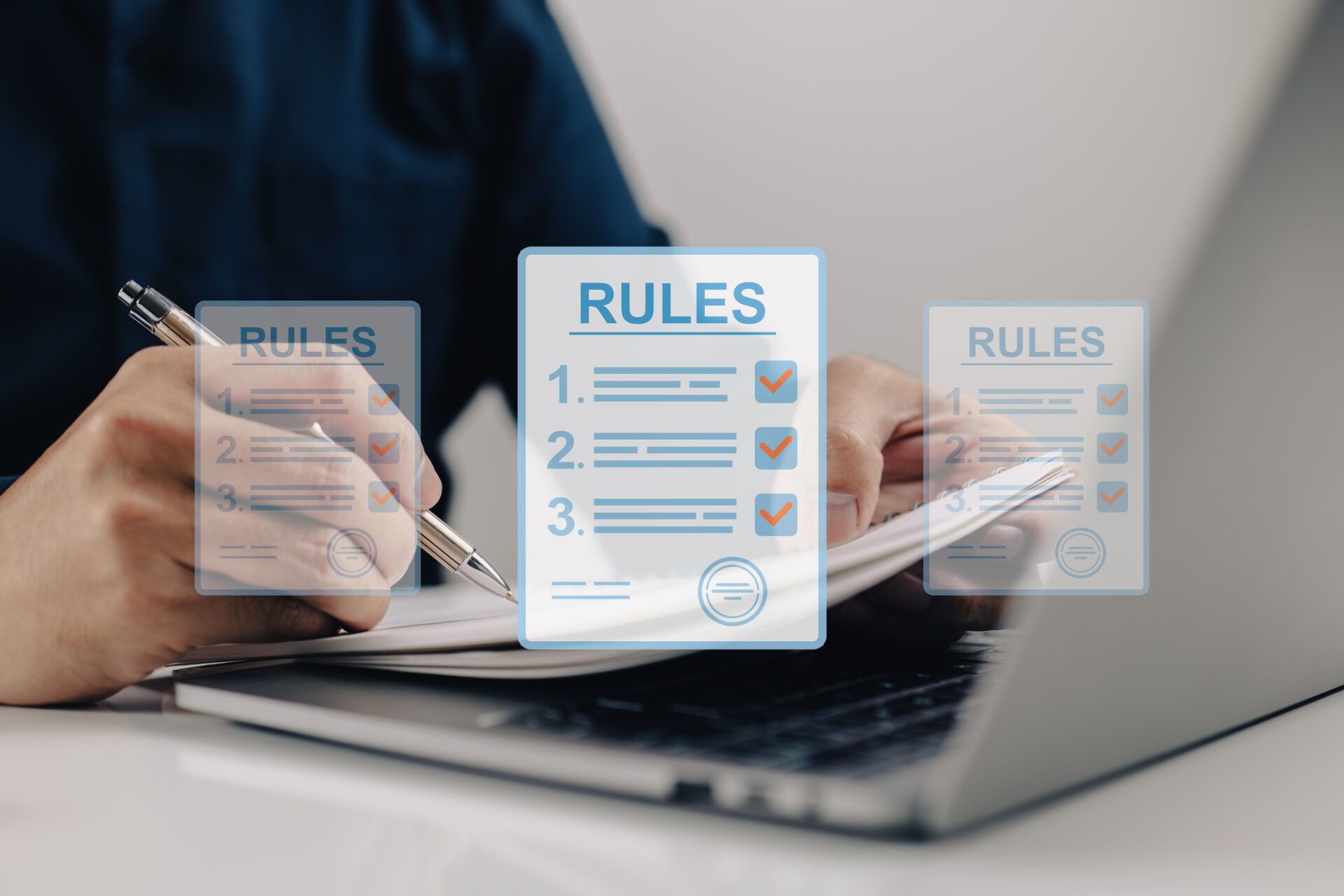 ルール化するためにパソコンでチェックリストを作成する様子