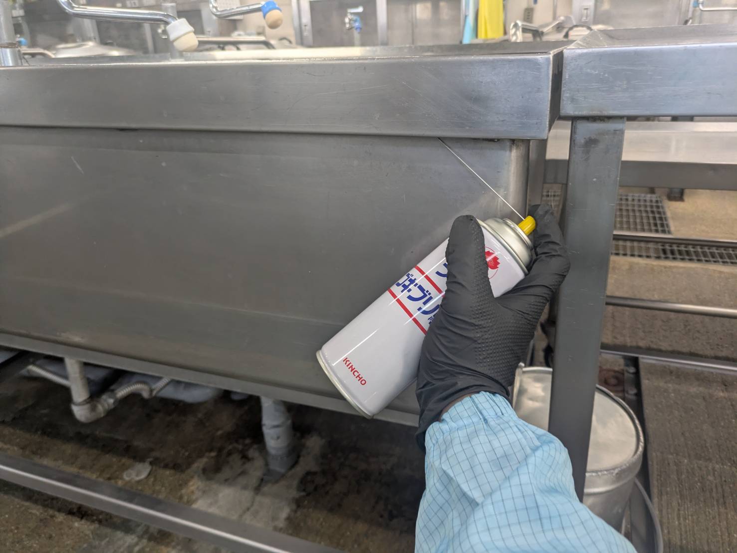 給食厨房害虫防除作業/京都市伏見区 イメージ