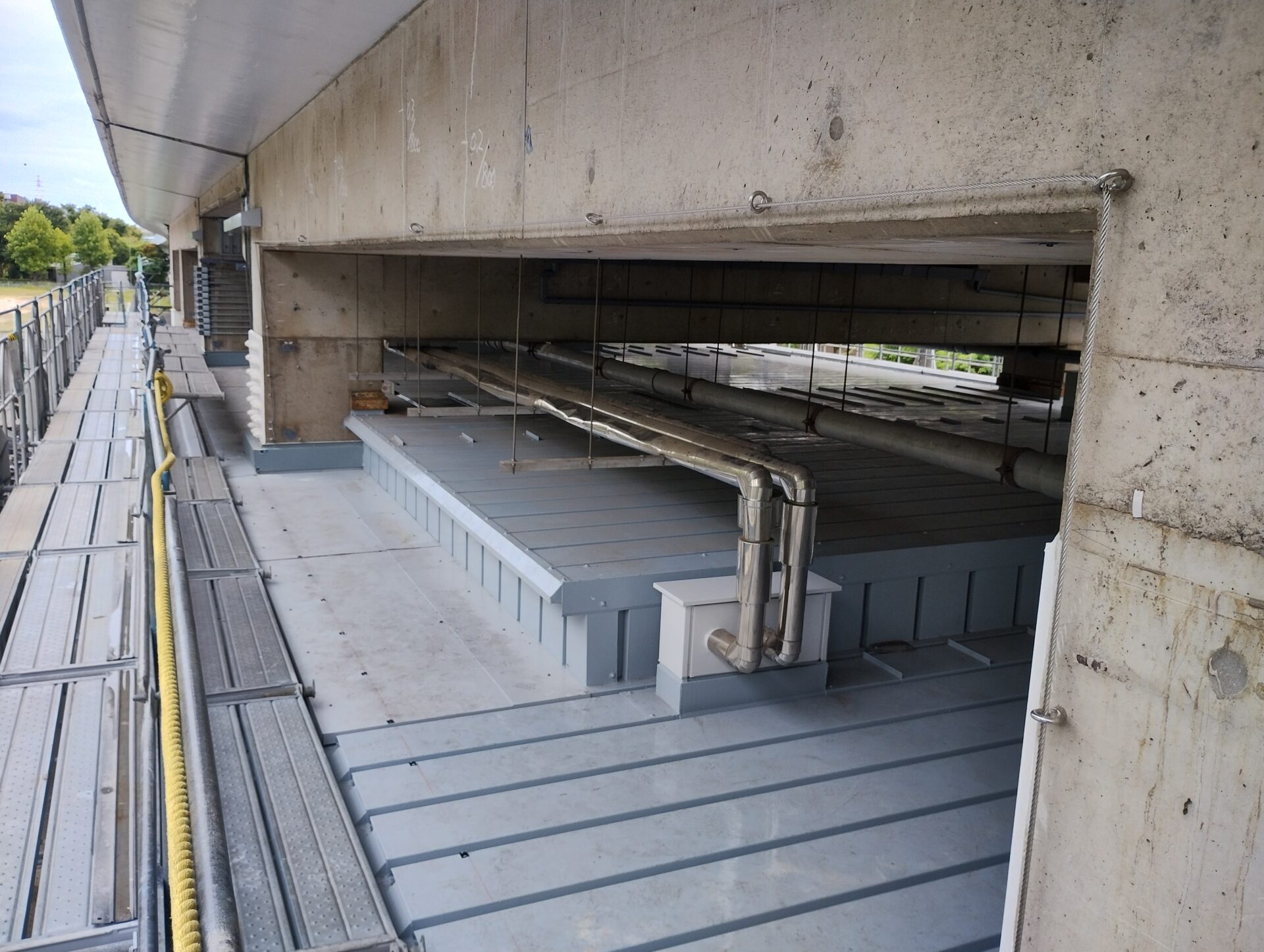 モノレール駅の防鳥工事|大阪市住之江区スライダー3