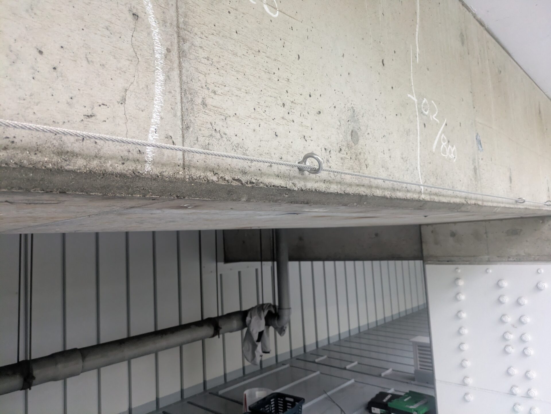 モノレール駅の防鳥工事|大阪市住之江区 イメージ